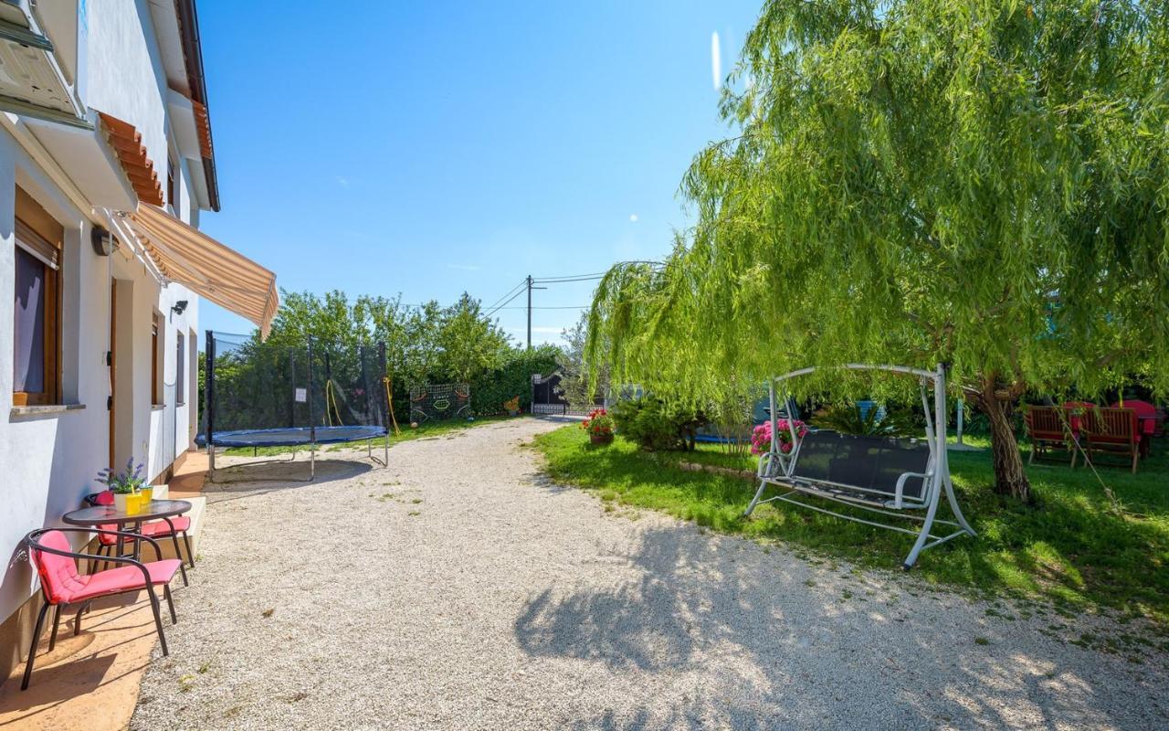 The Willow Garden Apartment House Marčana Kültér fotó