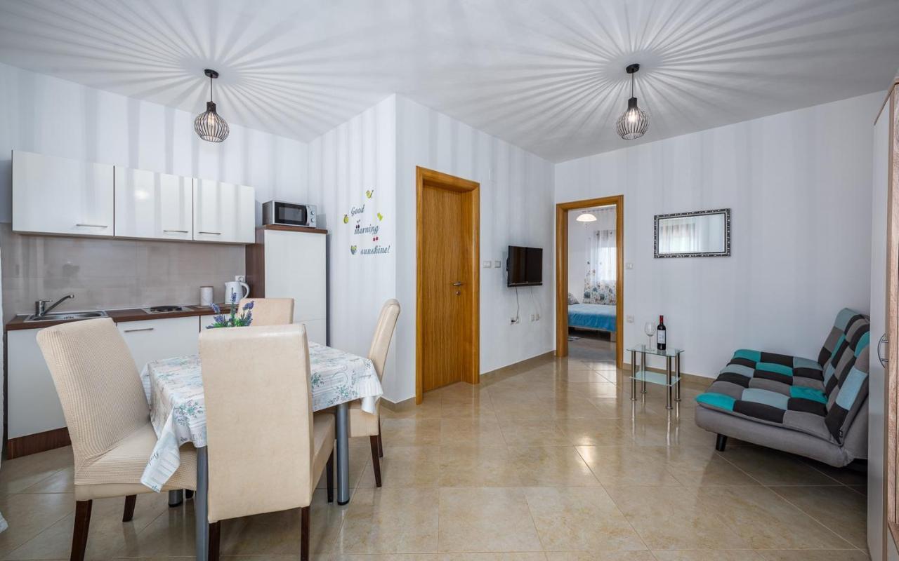 The Willow Garden Apartment House Marčana Kültér fotó