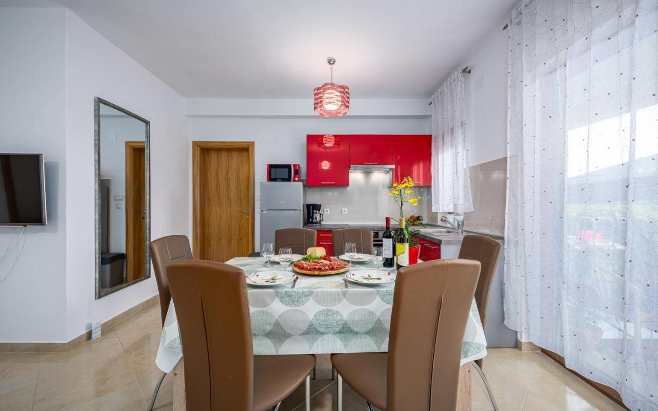 The Willow Garden Apartment House Marčana Kültér fotó